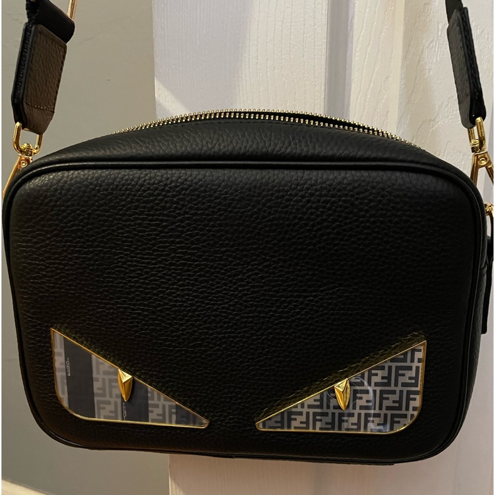 NWOT ladies black leather crossbody bag with adjustable nylon strap